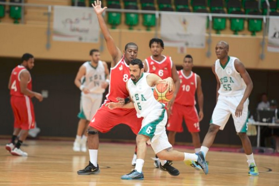 برغم الاستعجال وكثرة الأخطاء: السلة السعودية تحقق فوزاً صعباً على المنتخب الإماراتي